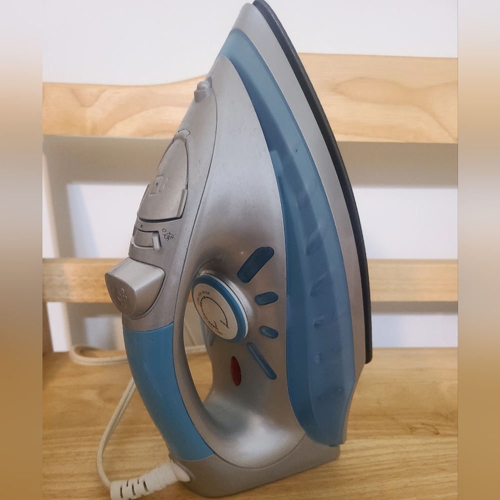 Brentwood Steam Iron
